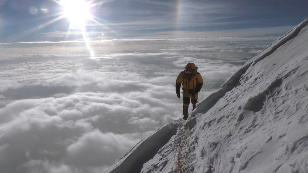 Кадр из фильма «The high-altitude gene or how to get to Everest»