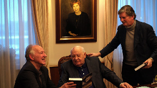 Кадр из фильма «Meeting Gorbachev»