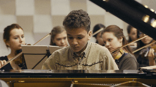 Кадр из фильма «The Pianist from Ramallah»