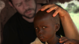 Кадр из фильма «Бог любит Уганду»
