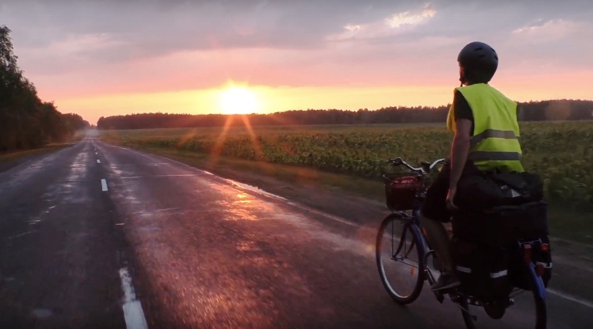 Кадр из фильма «Вокруг Беларуси на велосипедах с моторами»