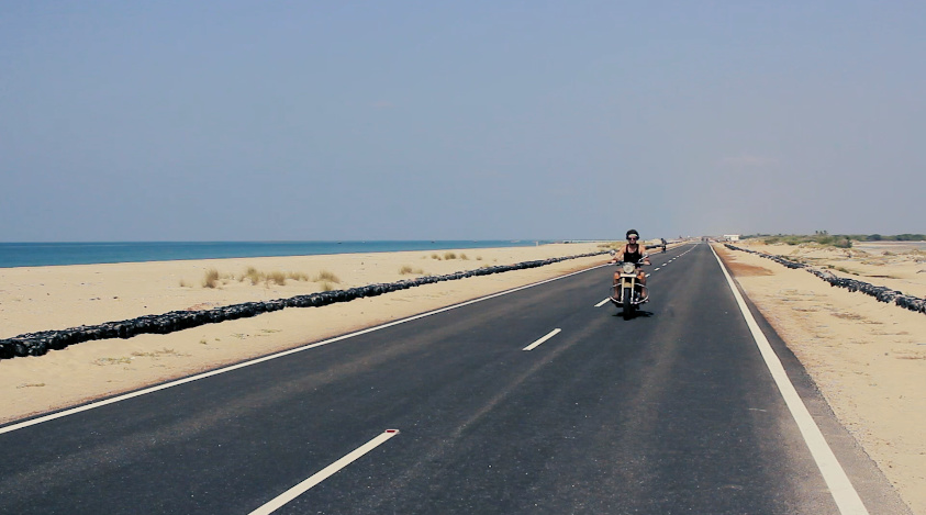 Кадр из фильма «Bollywood road»