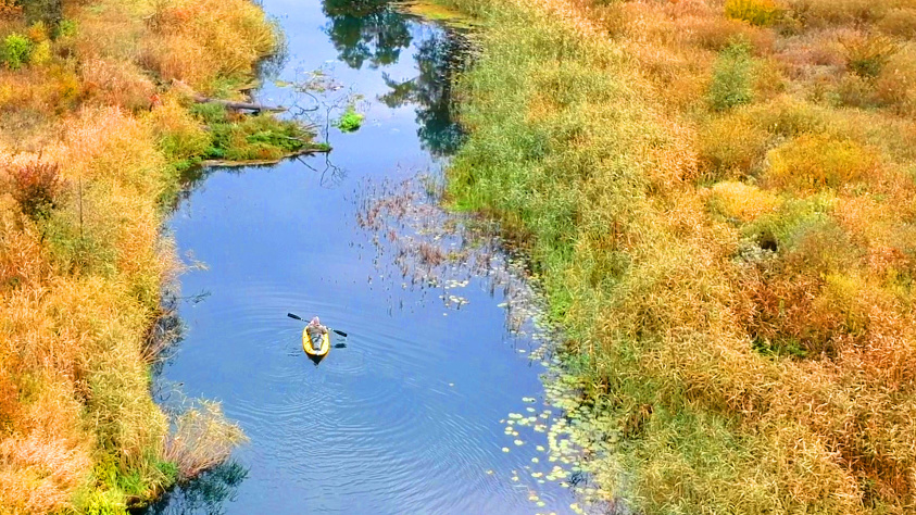 Кадр из фильма «On the river alone»