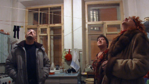 Кадр из фильма «pereSTROIKA - reCONSTRUCTION of a flat»