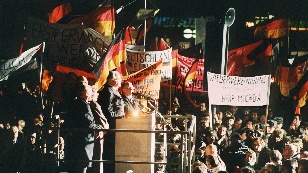 Кадр из фильма «Chancellor Helmut Kohl's speech and German reunification»