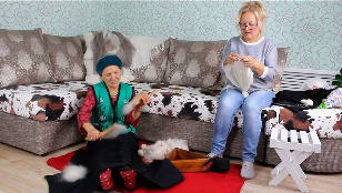 Кадр из фильма «Orenburg shawl. Disappearing russian miracle»
