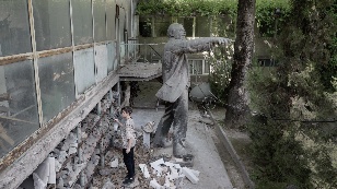 Локти в осколках